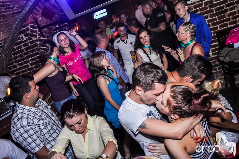 Escape - Revolution Party, 