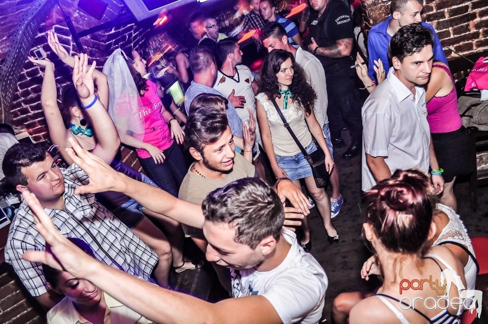 Escape - Revolution Party, 