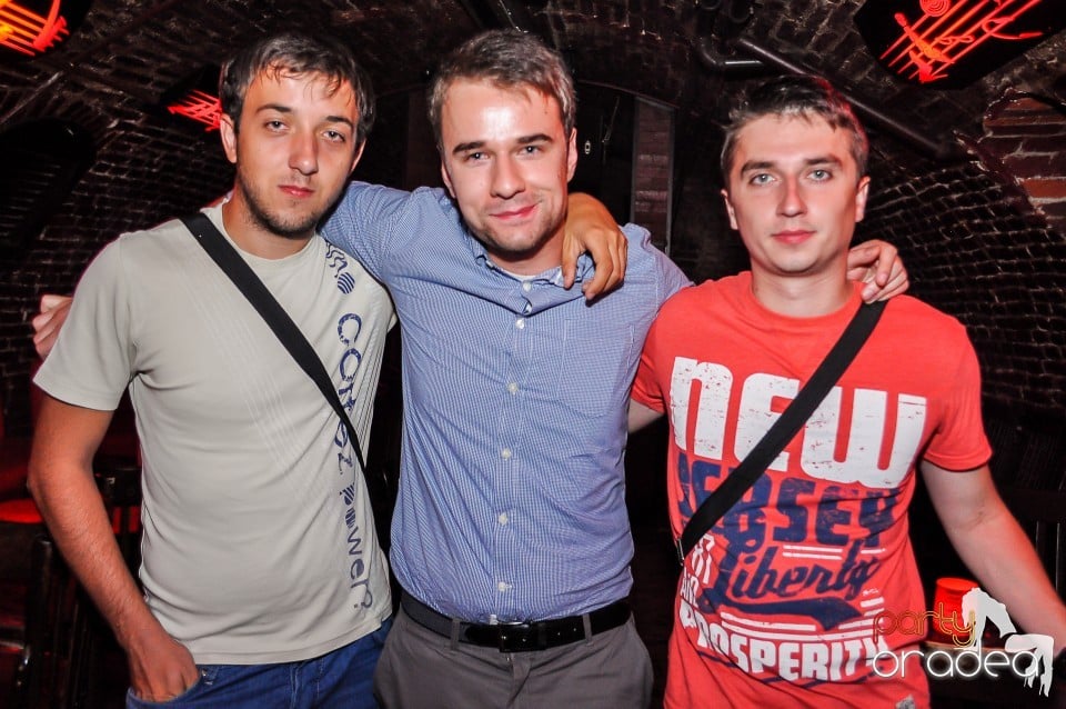 Escape - Revolution Party, 