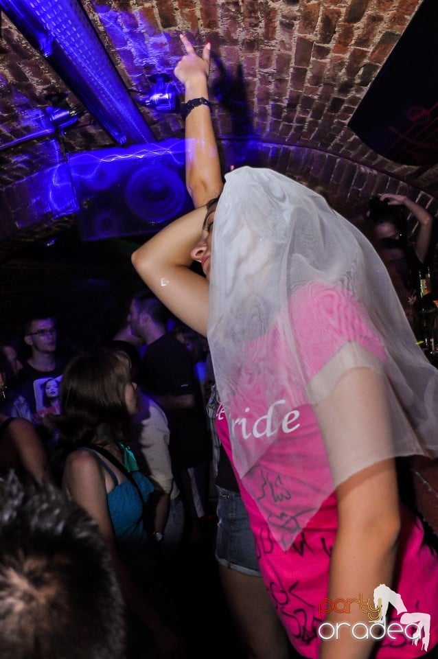 Escape - Revolution Party, 