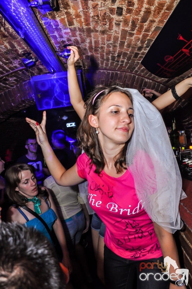 Escape - Revolution Party, 