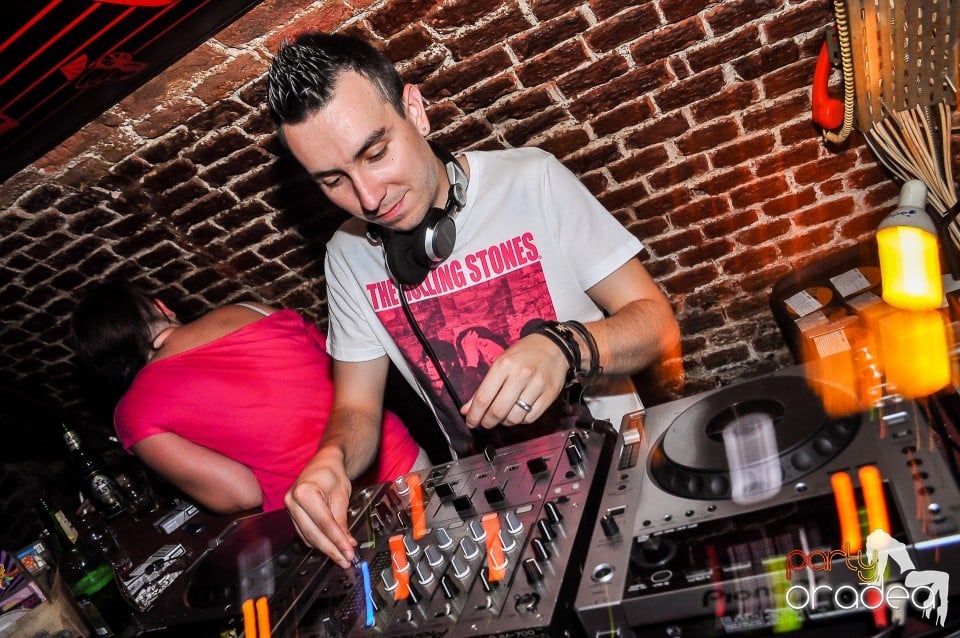 Escape - Revolution Party, 