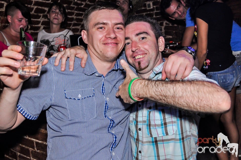 Escape - Revolution Party, 