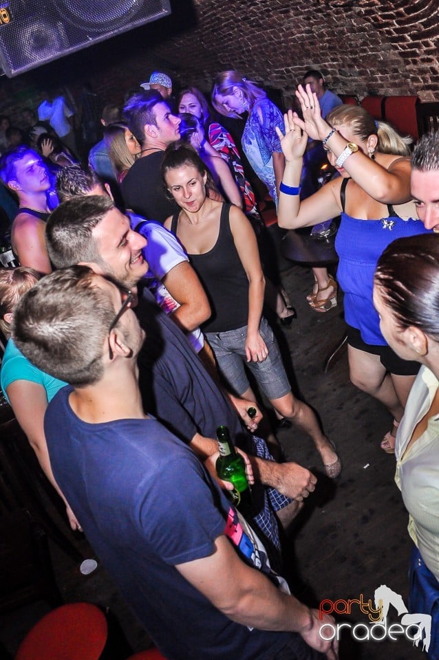 Escape - Revolution Party, 