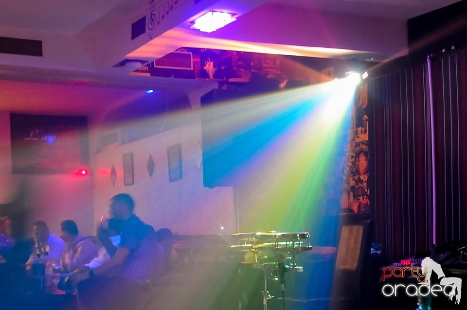 Eveniment special cu invitaţi speciali,