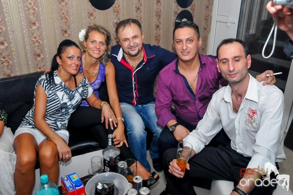 Eveniment special cu invitaţi speciali,