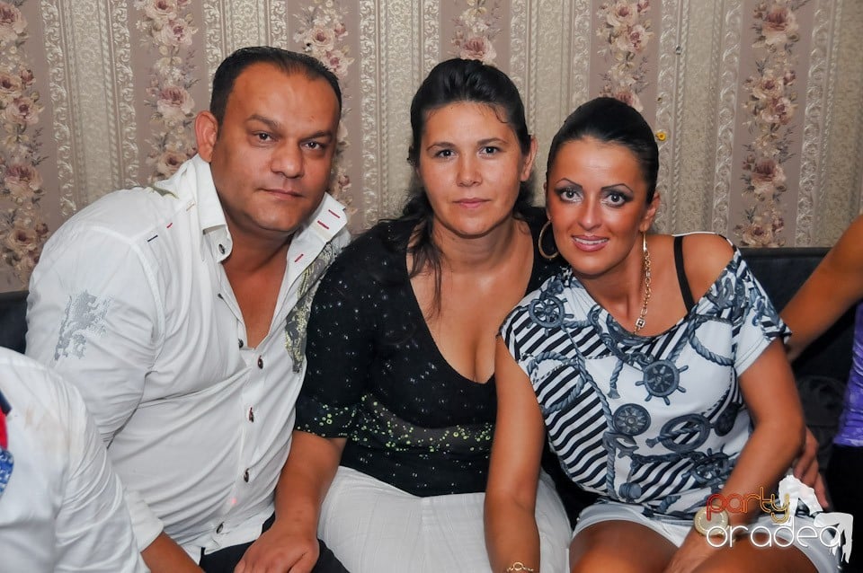 Eveniment special cu invitaţi speciali,