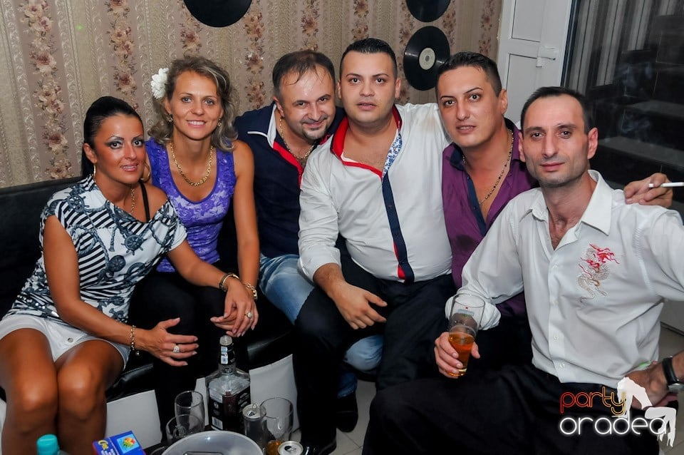 Eveniment special cu invitaţi speciali,