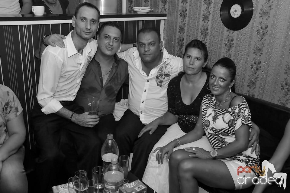 Eveniment special cu invitaţi speciali,