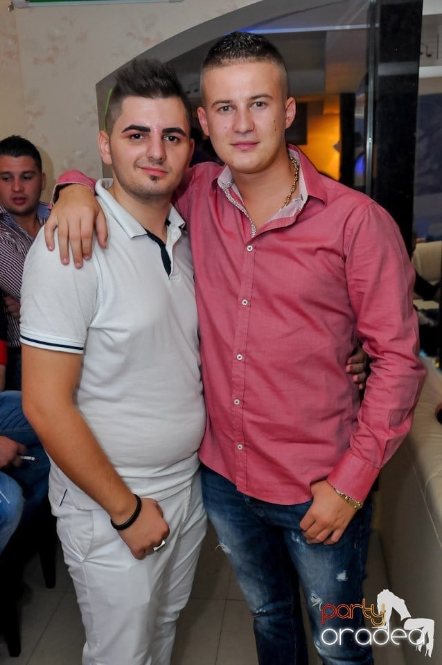 Eveniment special cu invitaţi speciali,