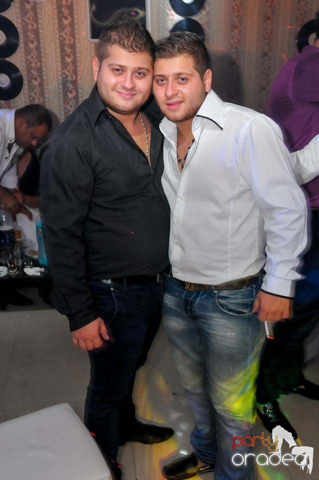 Eveniment special cu invitaţi speciali,