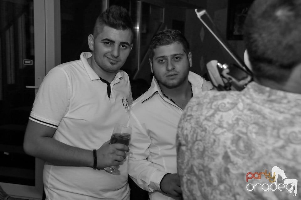 Eveniment special cu invitaţi speciali,