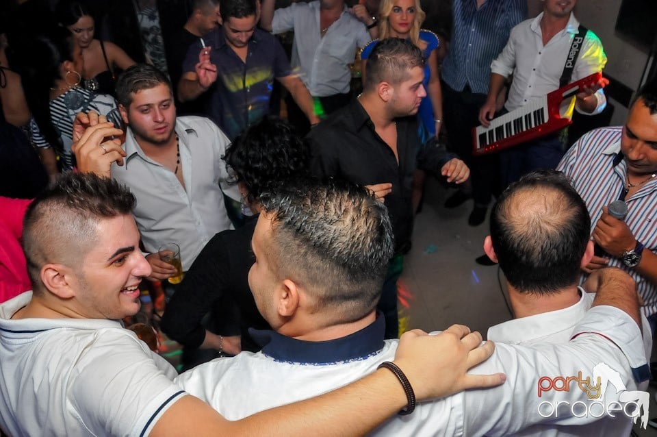 Eveniment special cu invitaţi speciali,