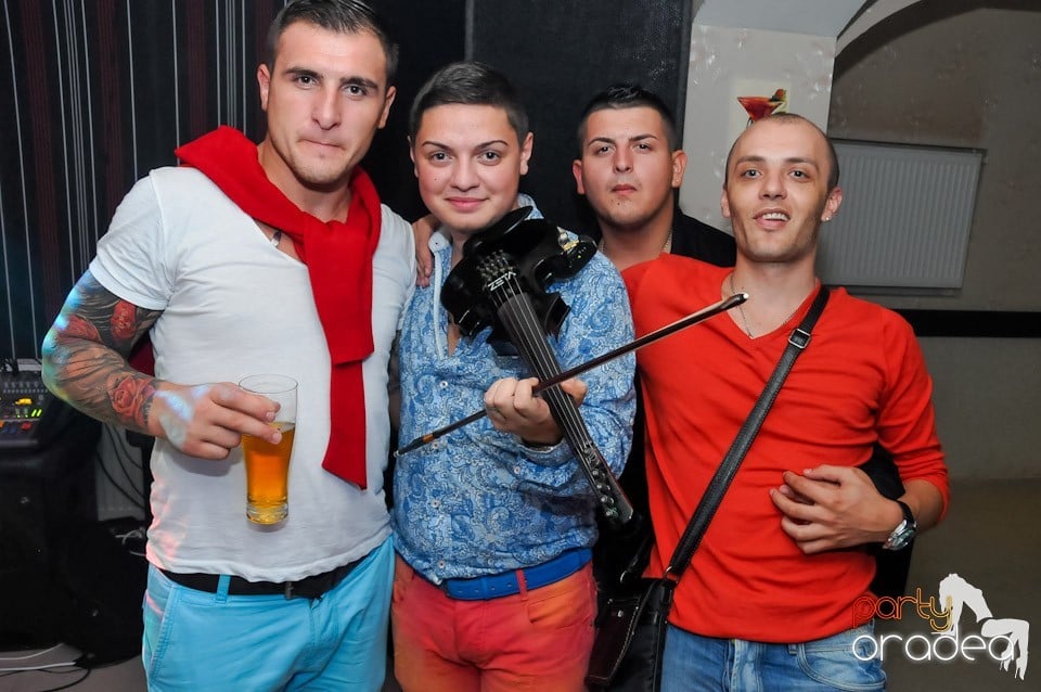 Eveniment special cu invitaţi speciali,