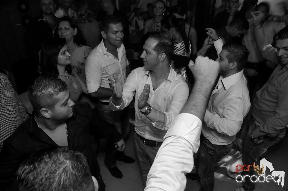 Eveniment special cu invitaţi speciali,