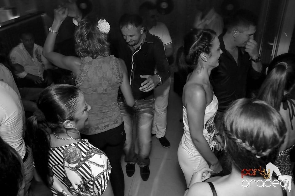 Eveniment special cu invitaţi speciali,