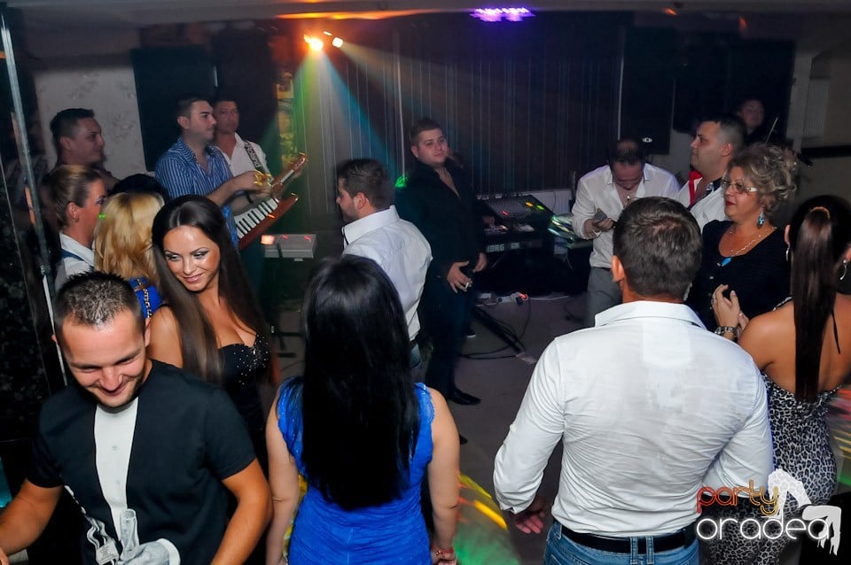 Eveniment special cu invitaţi speciali,