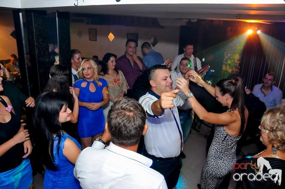 Eveniment special cu invitaţi speciali,
