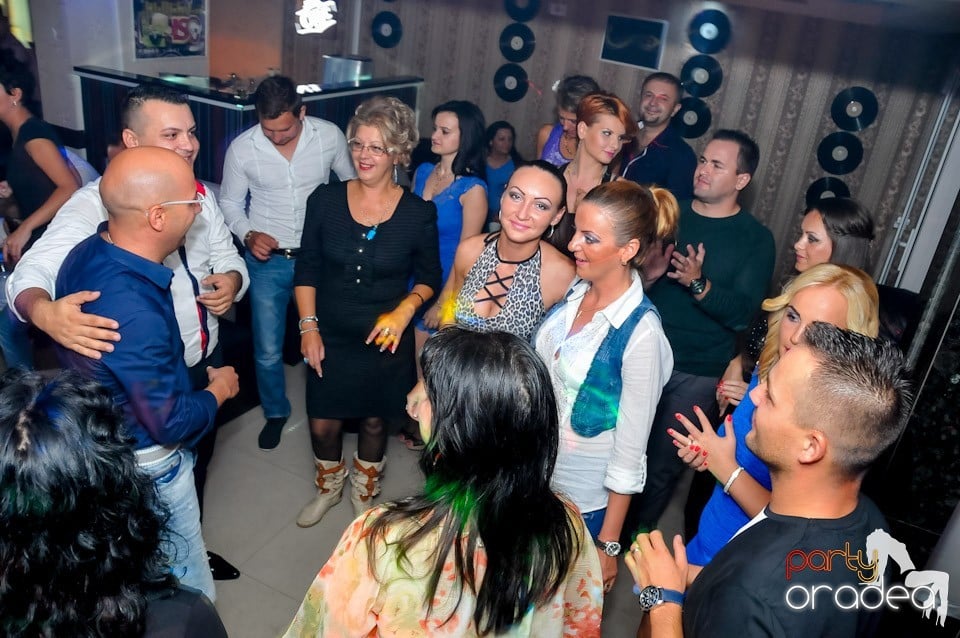 Eveniment special cu invitaţi speciali,