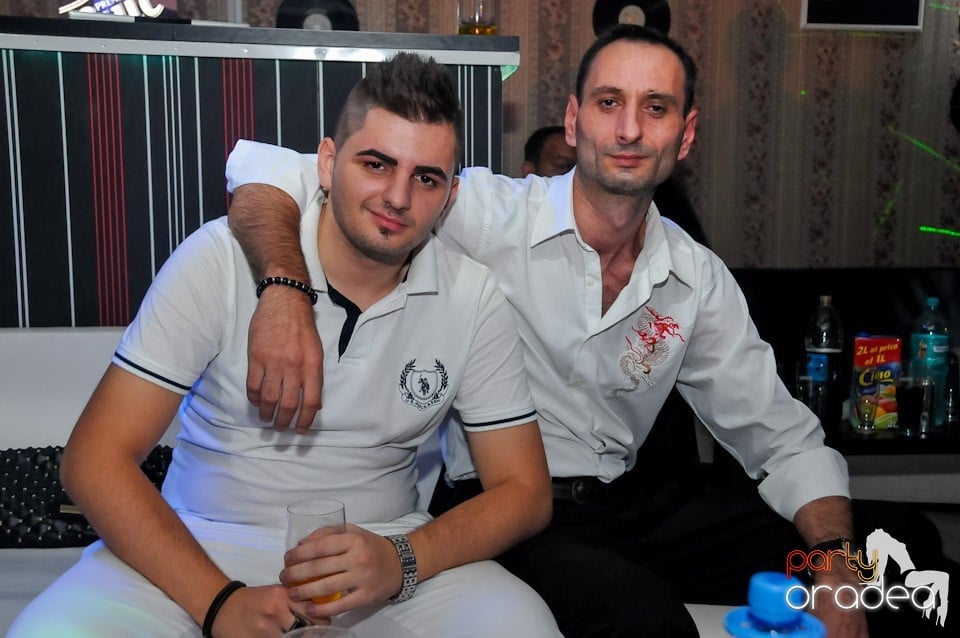 Eveniment special cu invitaţi speciali,
