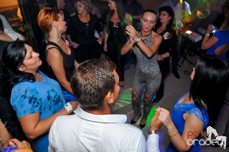 Eveniment special cu invitaţi speciali, 