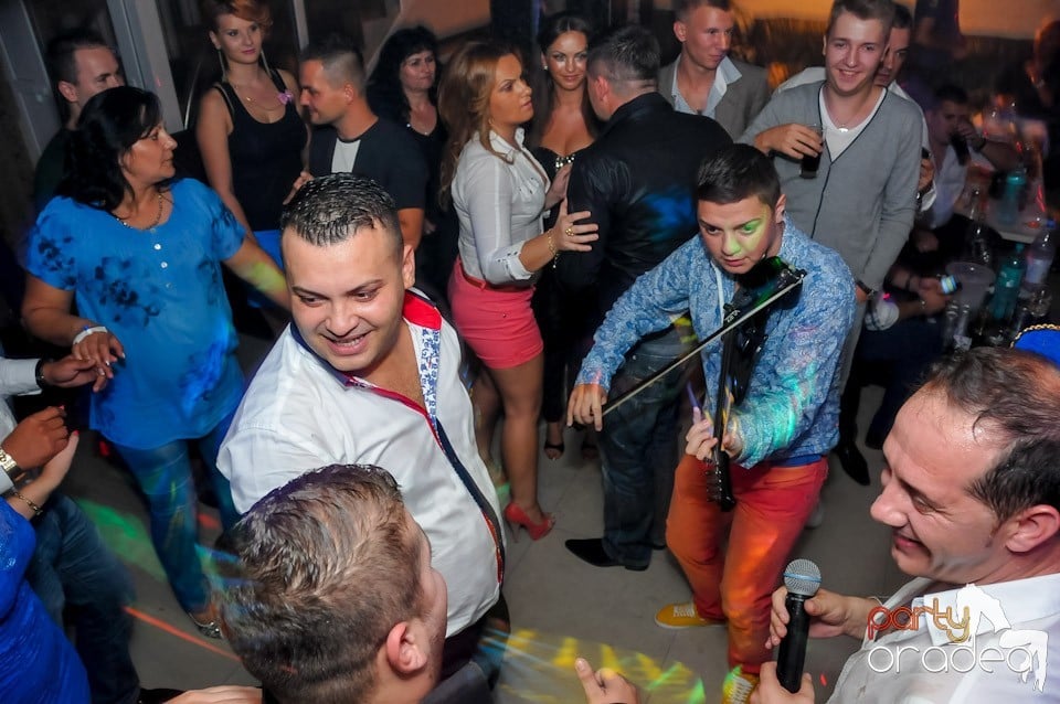 Eveniment special cu invitaţi speciali,