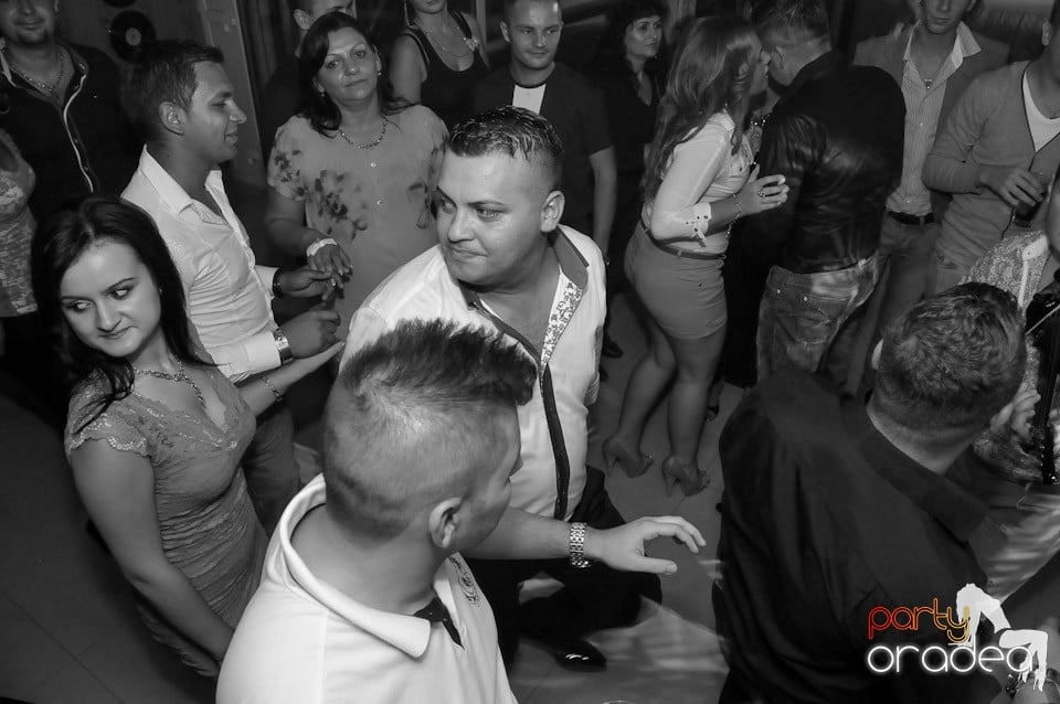 Eveniment special cu invitaţi speciali,