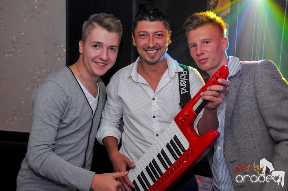 Eveniment special cu invitaţi speciali,