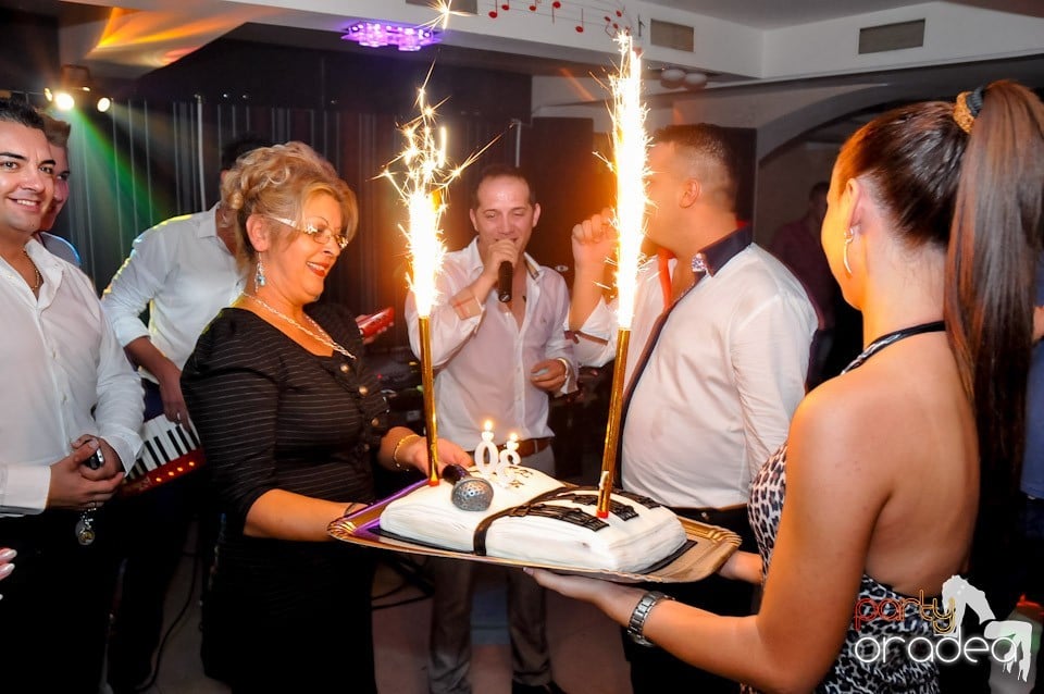 Eveniment special cu invitaţi speciali,