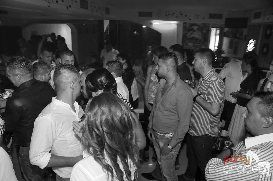 Eveniment special cu invitaţi speciali,