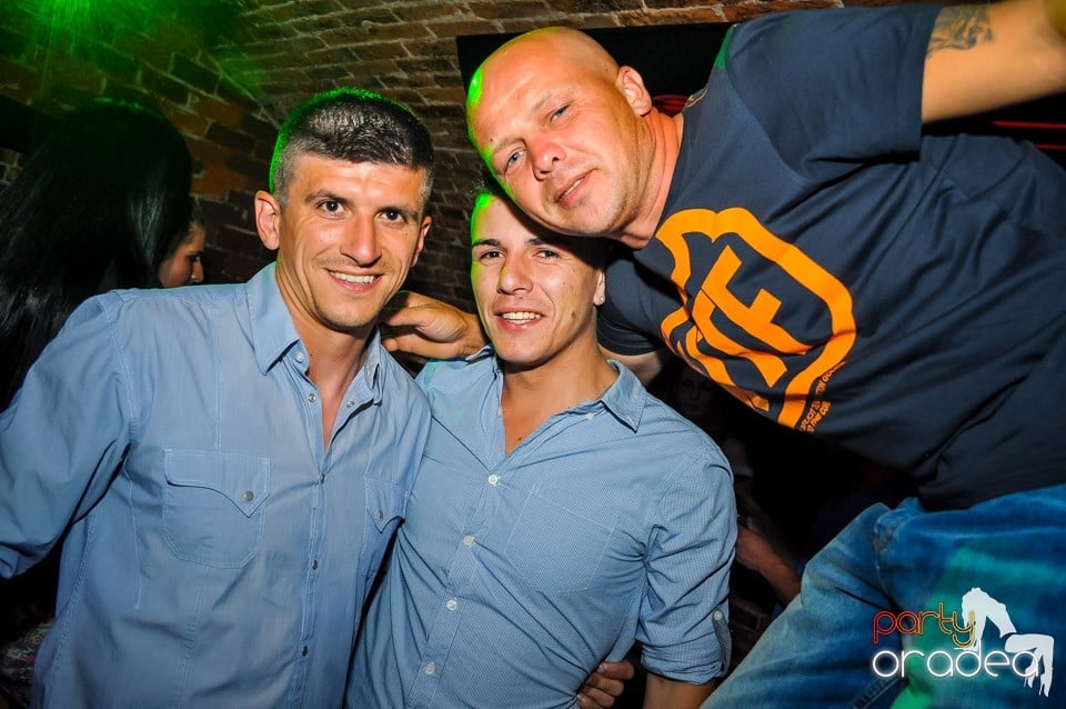 Everybody dance now!, 