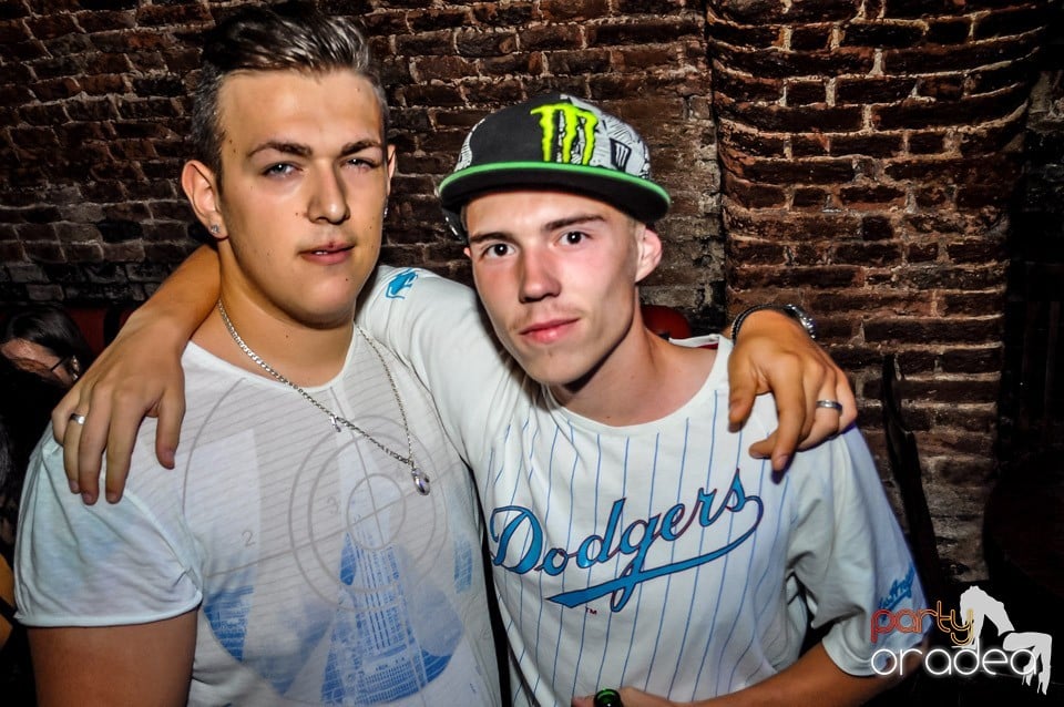 Everybody dance now!, 