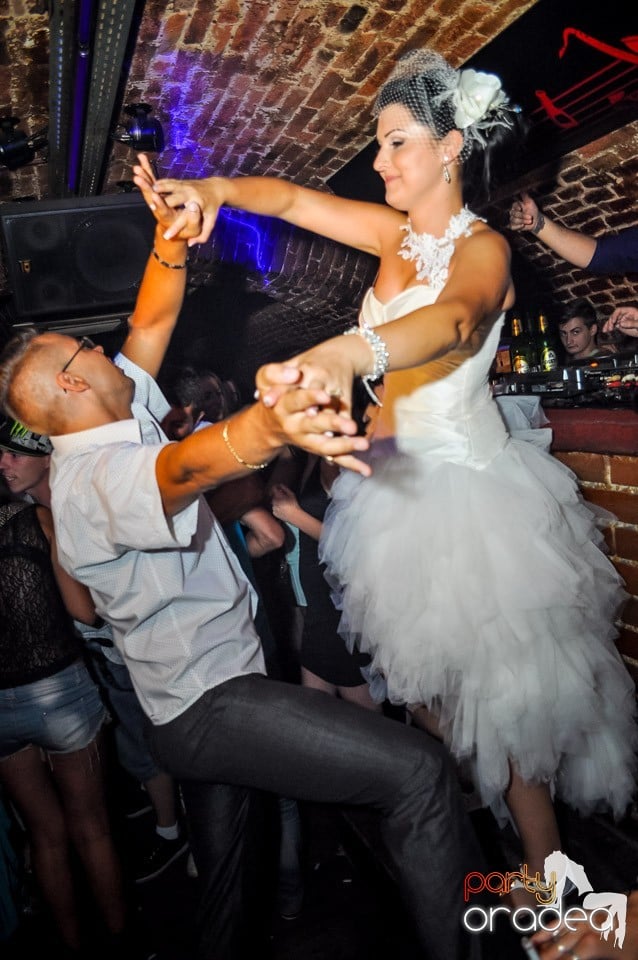 Everybody dance now!, 