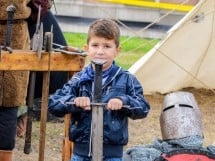 Expoziţie de arme şi armuri