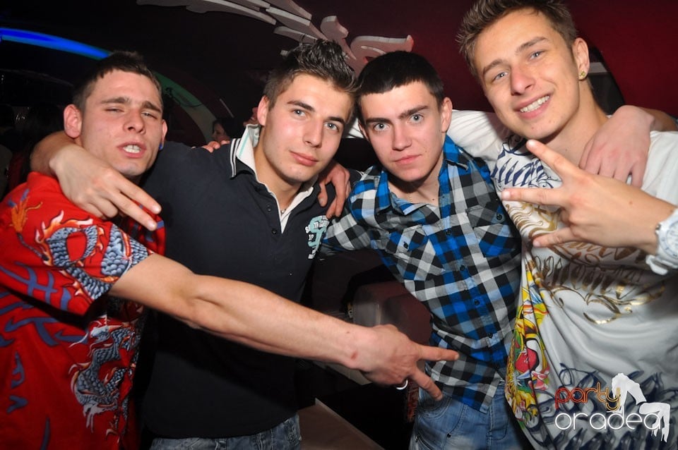 Extravaganza Night Party în Club Atti's,