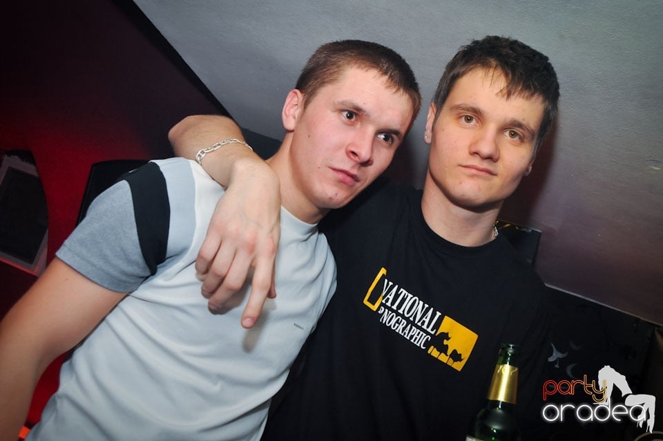 Extravaganza Night Party în Club Atti's,