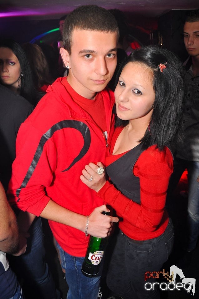 Extravaganza Night Party în Club Atti's,