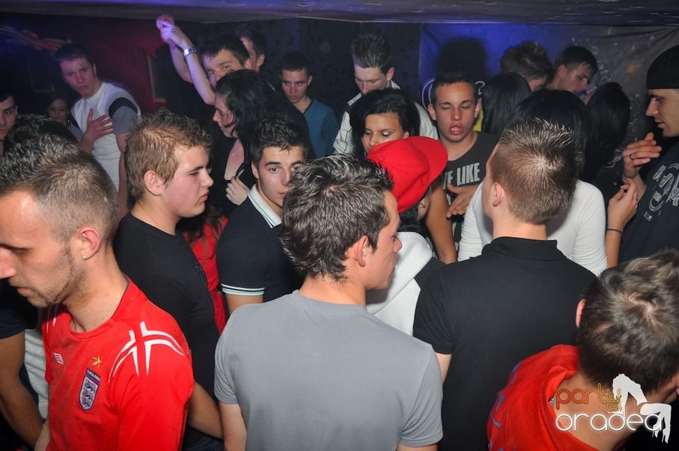 Extravaganza Night Party în Club Atti's,