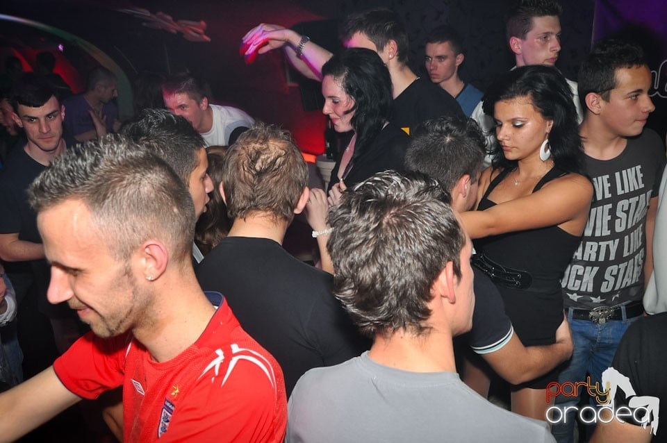 Extravaganza Night Party în Club Atti's,