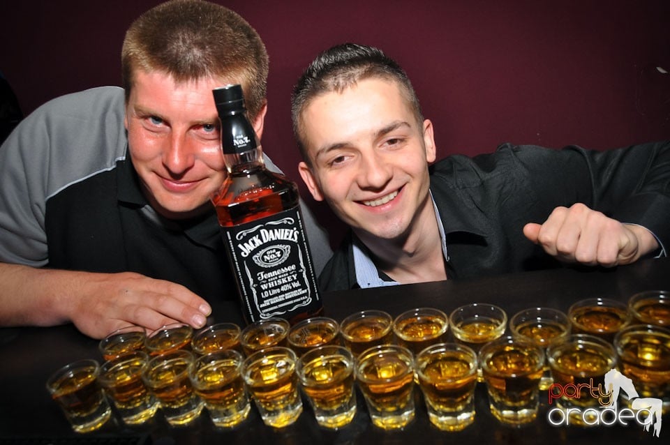 Extravaganza Night Party în Club Atti's,
