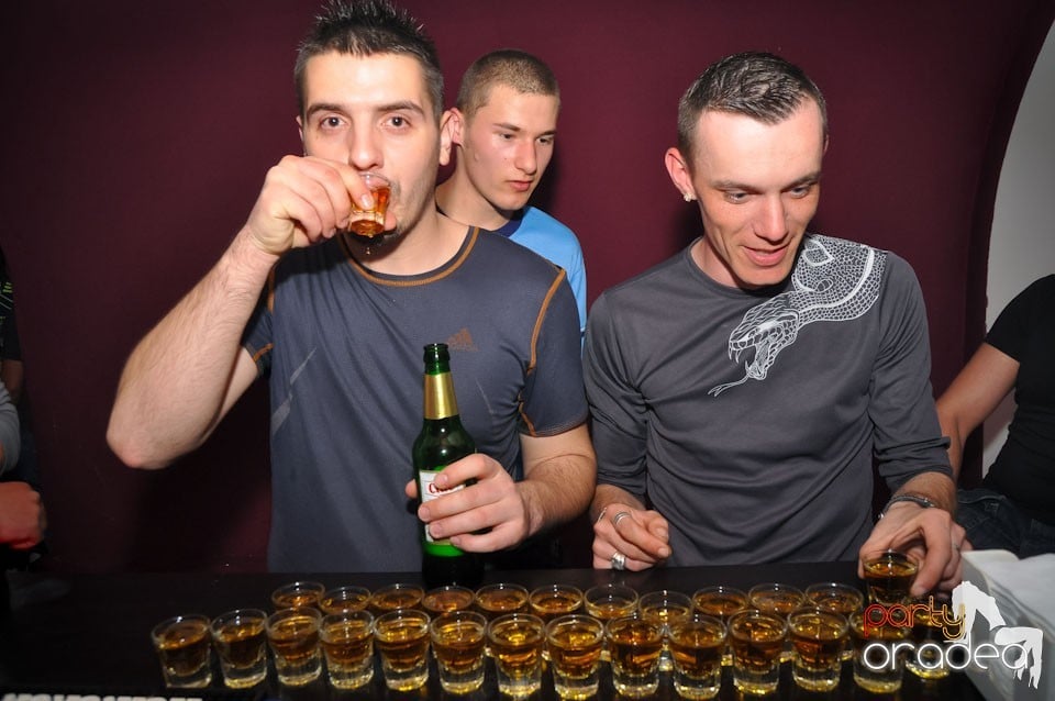 Extravaganza Night Party în Club Atti's,