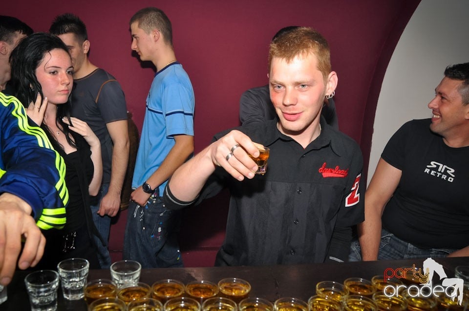 Extravaganza Night Party în Club Atti's,