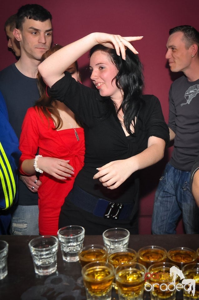 Extravaganza Night Party în Club Atti's,