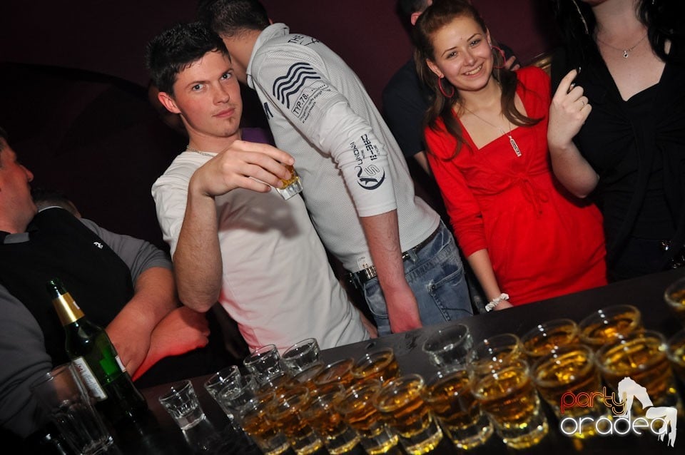 Extravaganza Night Party în Club Atti's,