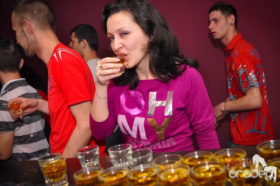 Extravaganza Night Party în Club Atti's,
