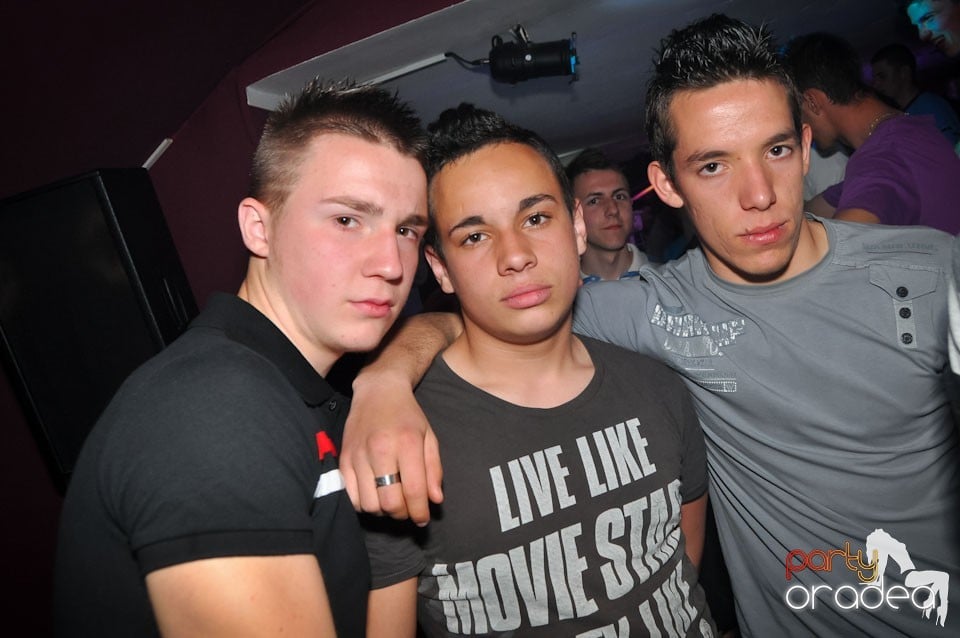Extravaganza Night Party în Club Atti's,