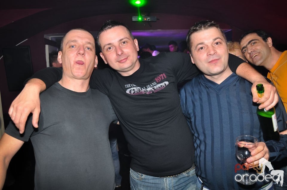 Extravaganza Night Party în Club Atti's,