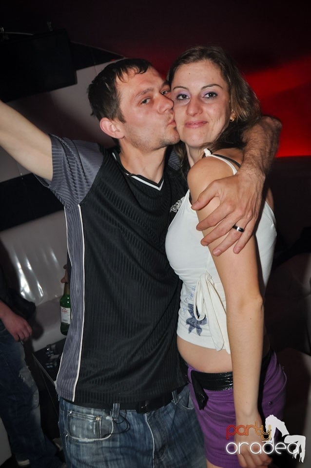 Extravaganza Night Party în Club Atti's,