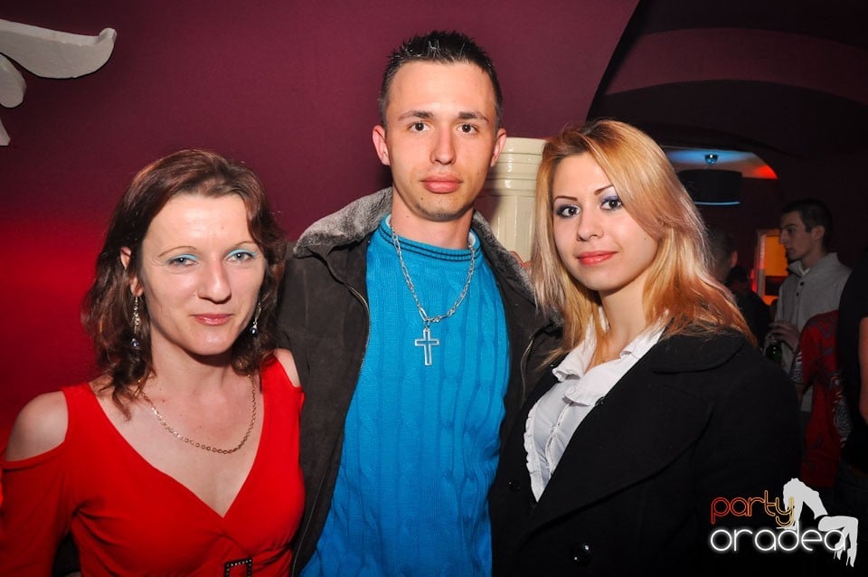 Extravaganza Night Party în Club Atti's,