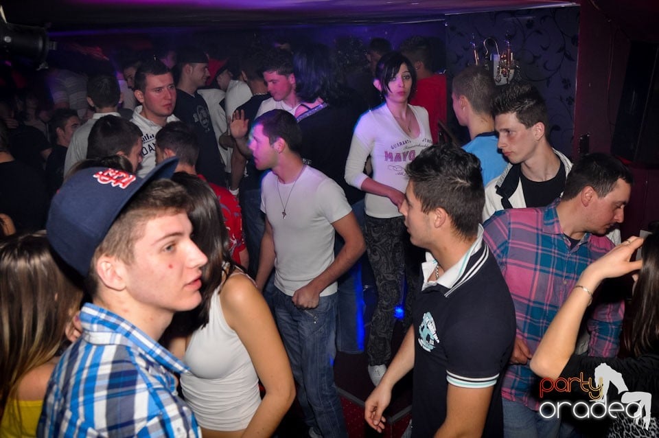 Extravaganza Night Party în Club Atti's,